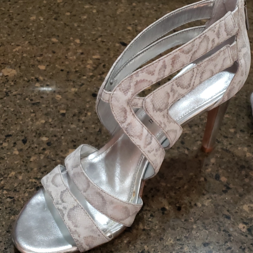 Shoes - Picture 4 of 5